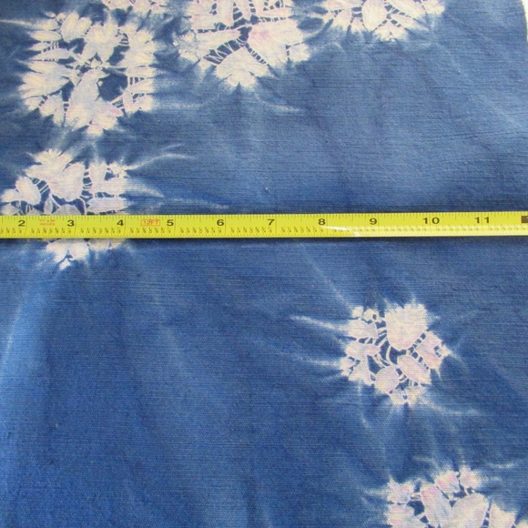 2 Blue & White floral pattern fringed table doilies - Picture 8 of 11